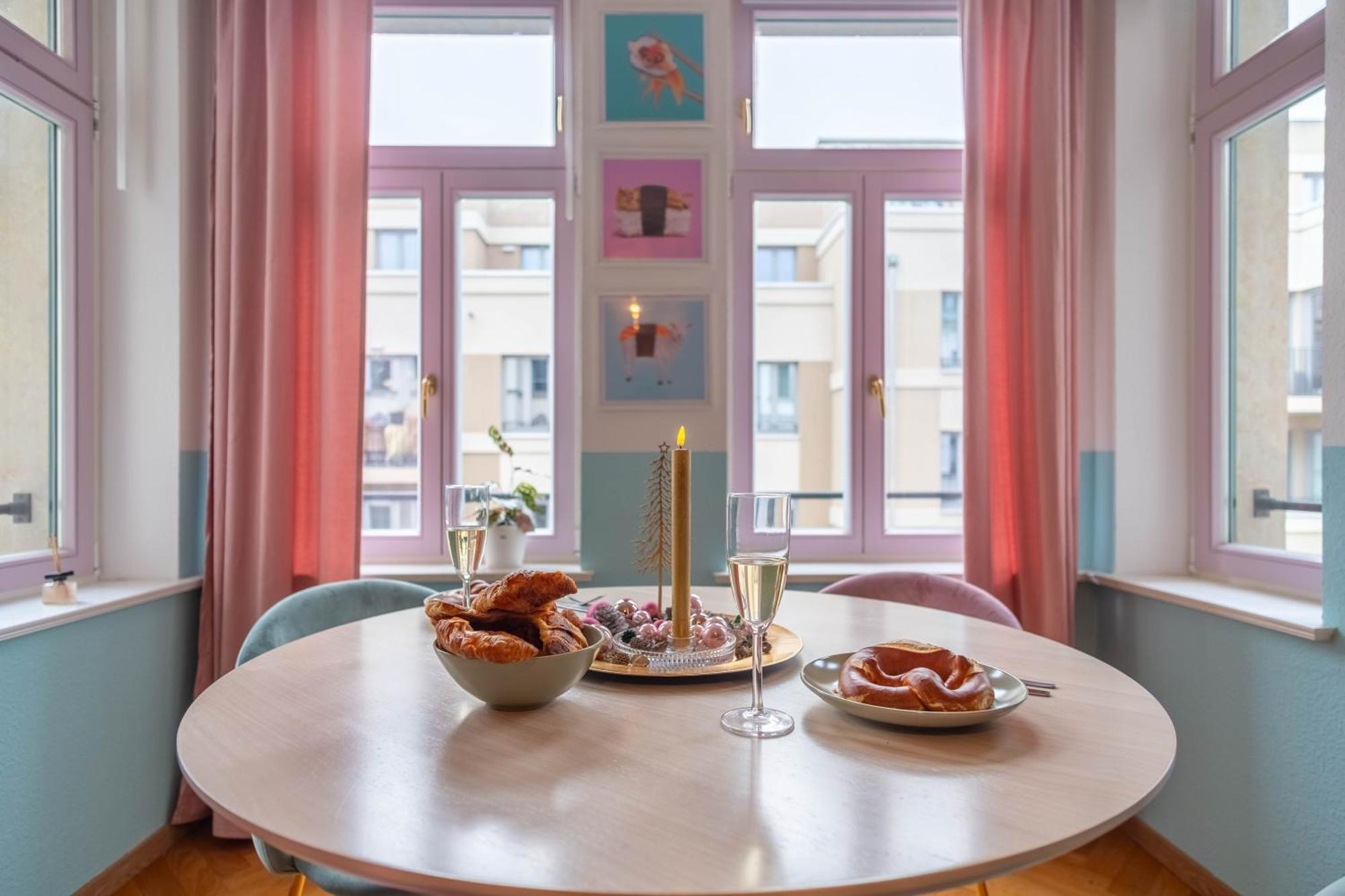 Colorful, Working Place, Netflix, Sight Seeing * Lipsk
