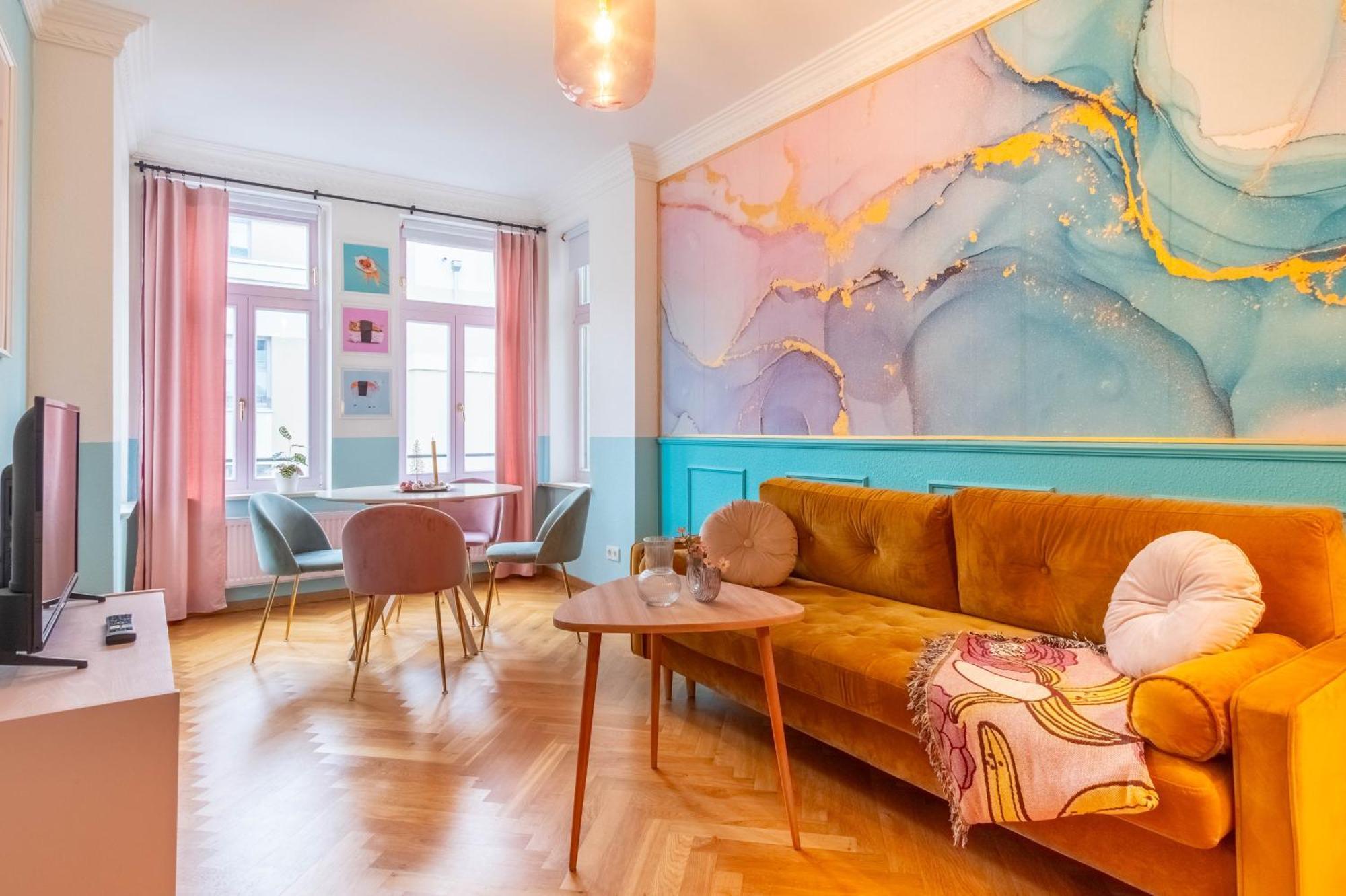 Colorful, Working Place, Netflix, Sight Seeing Apartament